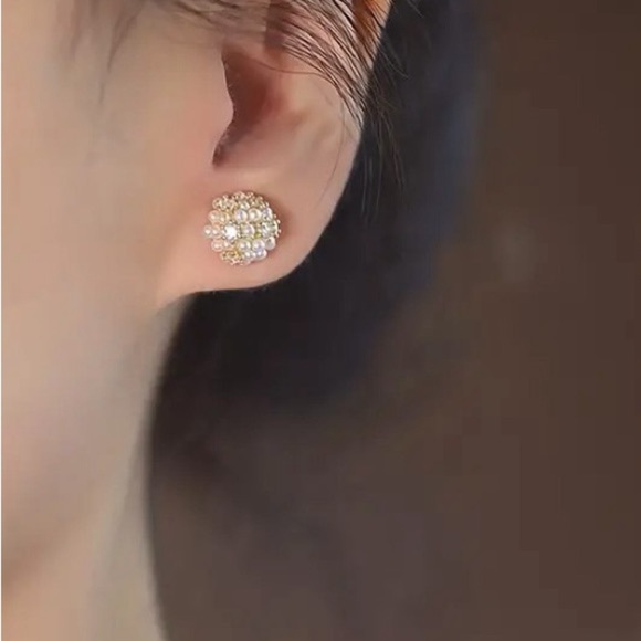 Pearl Bud Stud Earrings - Picture 5 of 5